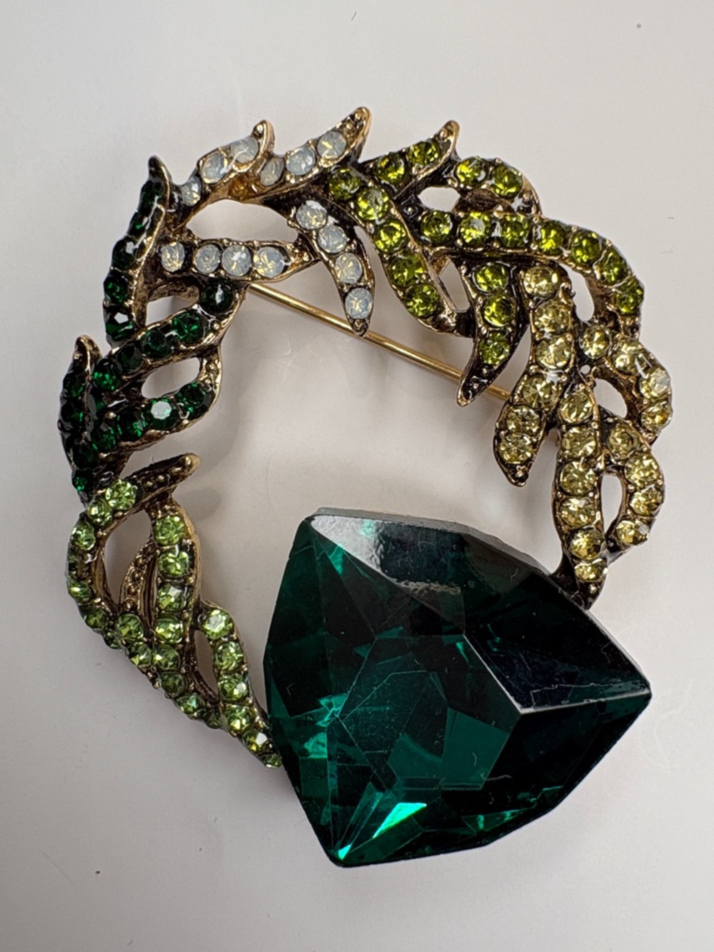 Green Crystal Leaf Wreath Brooch - Picture 3 of 3
